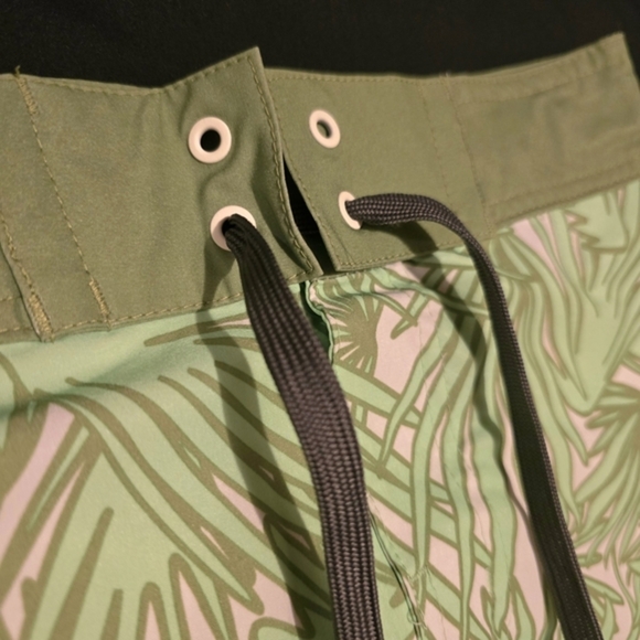 Art Class Boy's Leaf Swim Shorts Green & White Size 10 Medium - Picture 3 of 7